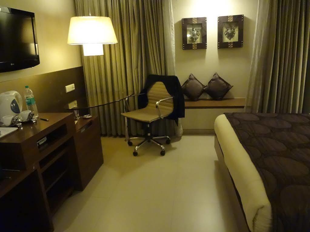 Hotel Landmark Fort Мумбай Екстериор снимка