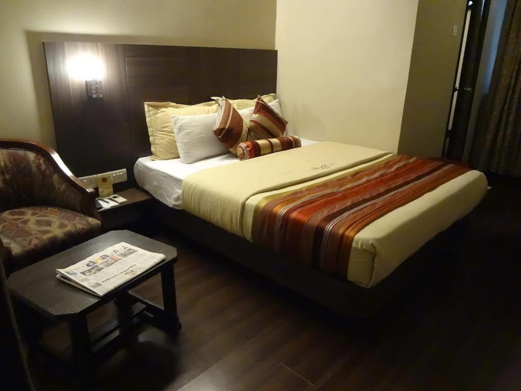 Hotel Landmark Fort Мумбай Екстериор снимка